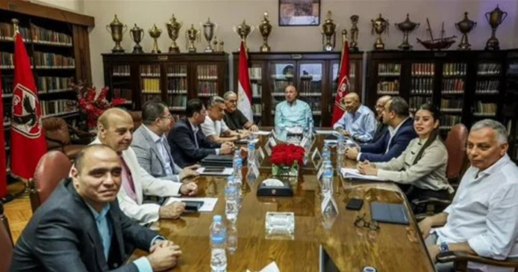 أيمن فتحي رئيسا لشركة الكرة بالأهلي وتغييرات إدارية لاعتماد موازنة الموسم الجديد