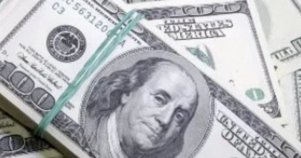 تحركات جديدة في سعر الدولار مقابل الجنيه المصري خلال منتصف تعاملات اليوم