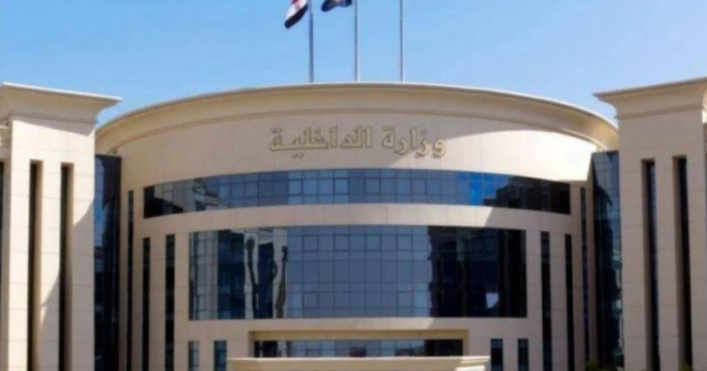 شرطة الجيزة تضبط طالبا بث حيا مباشرا من داخل قاعة الامتحانات لزيادة المشاهدات