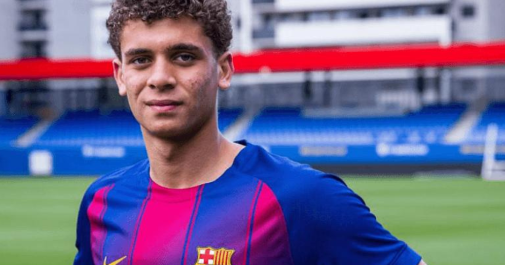 أصغر لاعب في منتخب مصر ينشر صورة مع صلاح.. من هو؟