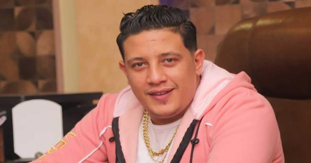 حمو بيكا يناشد المسؤولين لإنهاء أزمة الكلاب الضالة بالعلمين